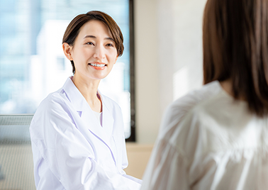 診察時は女性スタッフも同席女性の治療もお任せください